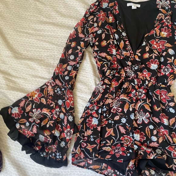 Floral Romper - Picture 2 of 4
